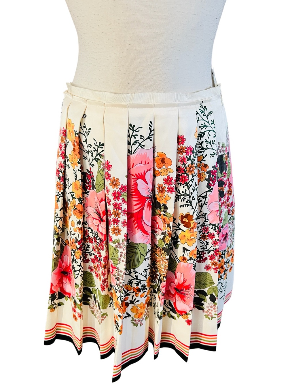 Old Navy Floral Border Print Pleated Skirt Size 2 NWOT